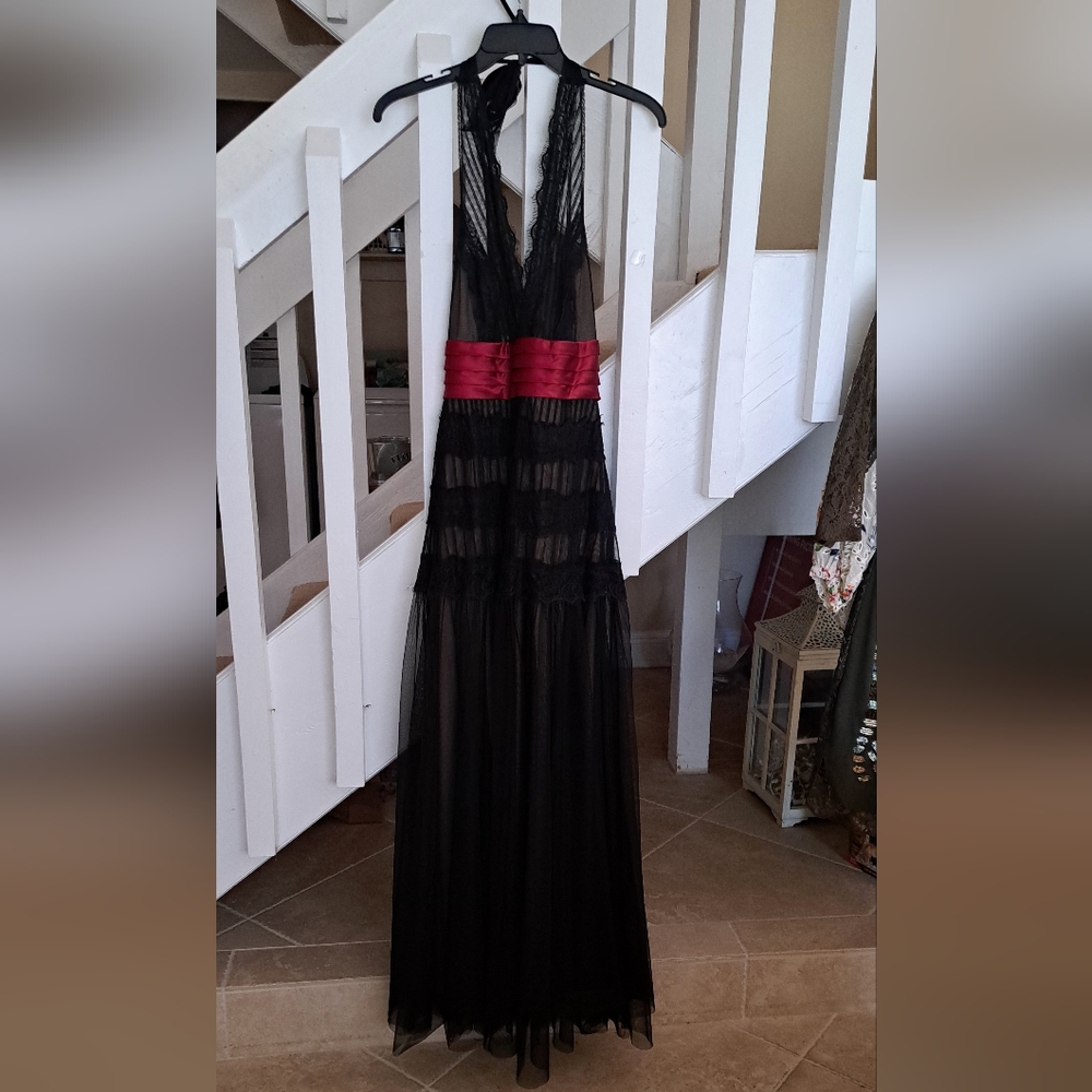 BCBGMax Azria Goth Style Black Lace &  Tulle Maxi Dress W/Crimson sash Sz 6 EUC